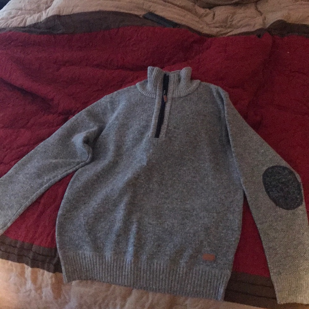 New never worn quarter zip men’s sweater.